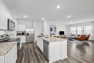 325 Spaight Acrs Wy in Wake Forest, NC - Foto de edificio - Building Photo