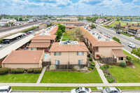 Villa Verde Condominiums in Hanford, CA - Building Photo - Building Photo