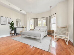 19 Caldwell St, Unit 2 in Boston, MA - Foto de edificio - Building Photo