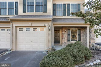 712 Creekside Dr in Hummelstown, PA - Building Photo - Building Photo