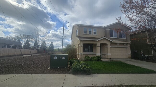 3157 Rogue River Dr in Chico, CA - Building Photo - Building Photo
