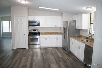 34404 Lodge Dr in Zephyrhills, FL - Building Photo - Building Photo