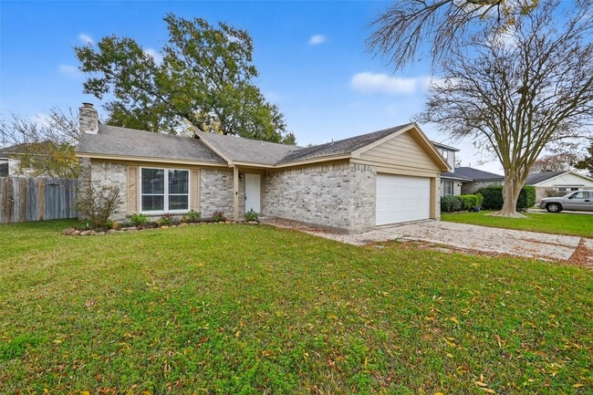 16115 Little Cypress Ln in Cypress, TX - Foto de edificio - Building Photo