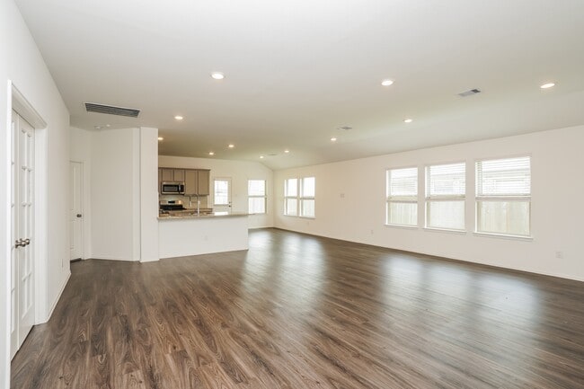 310 Pickwick Gdns Ln in Magnolia, TX - Foto de edificio - Building Photo