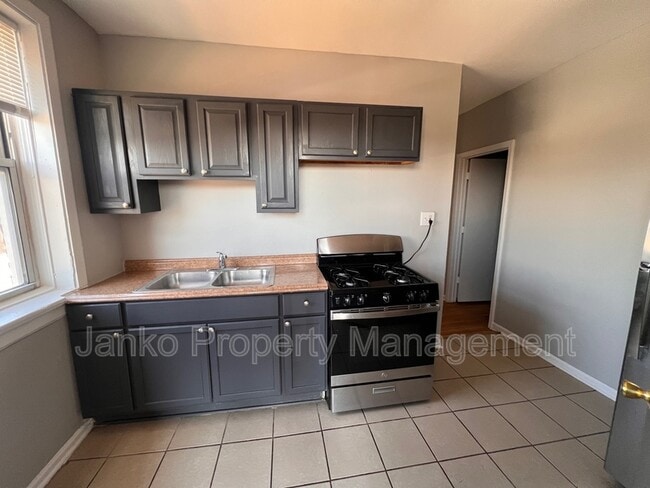 3725 W Grand Ave in Chicago, IL - Building Photo - Building Photo