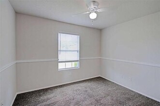 1103 Lynnwood Dr in Cleburne, TX - Building Photo - Building Photo