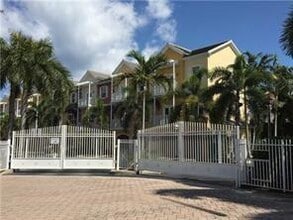 2377 Vintage Dr in Lighthouse Point, FL - Building Photo - Building Photo
