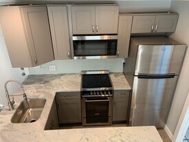 404 Armada Rd S in Venice, FL - Building Photo