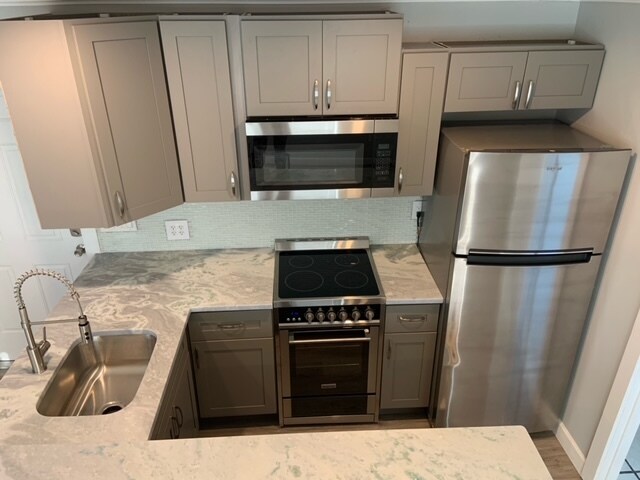 404 Armada Rd S in Venice, FL - Building Photo