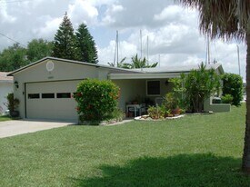 14083 E Parsley Dr in Madeira Beach, FL - Building Photo