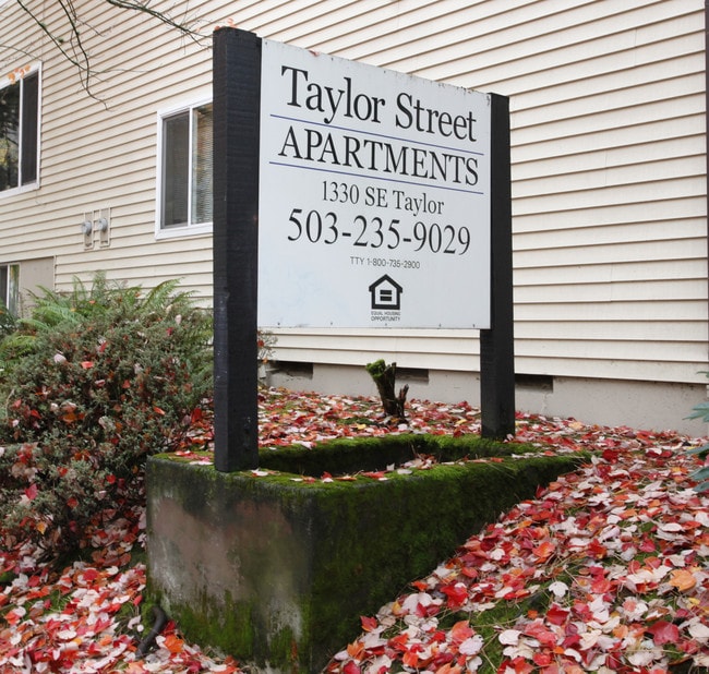 Taylor Street in Portland, OR - Foto de edificio - Building Photo