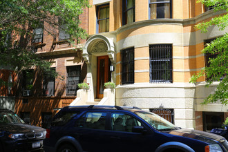 305 W 76th St in New York, NY - Building Photo - Building Photo