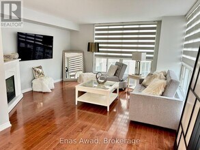2287 Lake Shore Blvd W in Toronto, ON - Building Photo - Building Photo