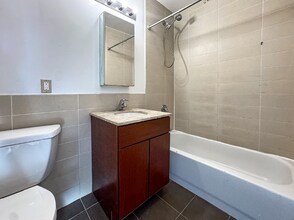 924 Metropolitan Ave in Brooklyn, NY - Building Photo - Building Photo