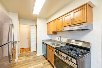 Oak Tree Village in Edison, NJ - Foto de edificio - Interior Photo