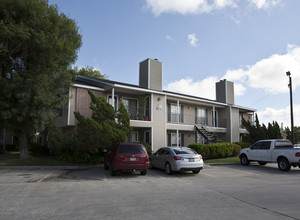 Yardarm Apartments in Corpus Christi, TX - Foto de edificio - Building Photo