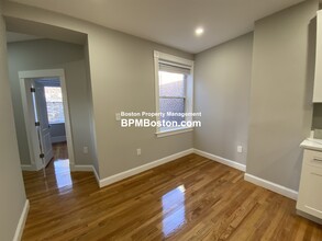 8 Kilsyth Rd, Unit 3 in Brookline, MA - Foto de edificio - Building Photo