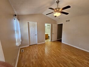 127 Bayfield Dr in Glen Carbon, IL - Building Photo - Building Photo
