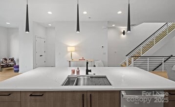 2712 N Davidson St in Charlotte, NC - Building Photo - Building Photo