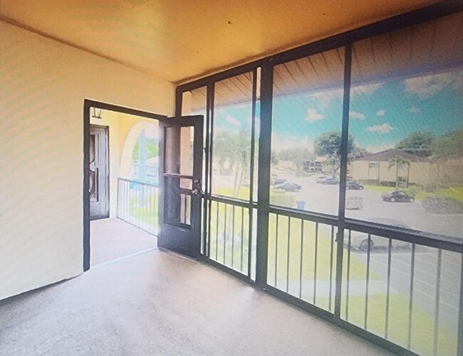 111 Lake Pine Cir in Greenacres, FL - Building Photo - Building Photo