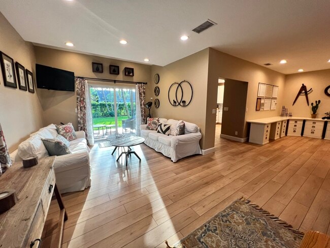 property at 13122 Via Veneto