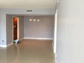 4154 Inverrary Dr in Lauderhill, FL - Building Photo - Building Photo