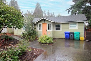 5325 N Fessenden St in Portland, OR - Building Photo