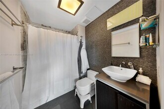 1700 Meridian Ave in Miami Beach, FL - Building Photo - Building Photo