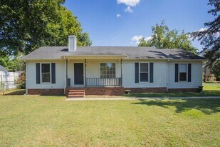 2005 Bradyville Pike in Murfreesboro, TN - Building Photo