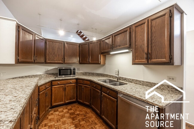 2059 N Clifton Ave, Unit 1 in Chicago, IL - Building Photo - Building Photo