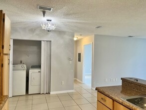 10265 Gandy Blvd N, Unit 207 in St. Petersburg, FL - Foto de edificio - Building Photo