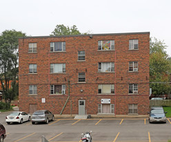 Claremount Court in Hamilton, ON - Building Photo - Building Photo