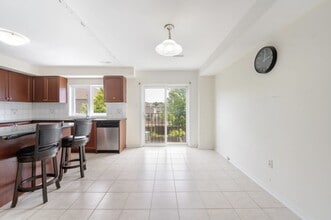 2 BED PLUS DEN - 1 BATH - SCARBOROUGH -  FOURPLEX in Toronto, ON - Building Photo - Building Photo