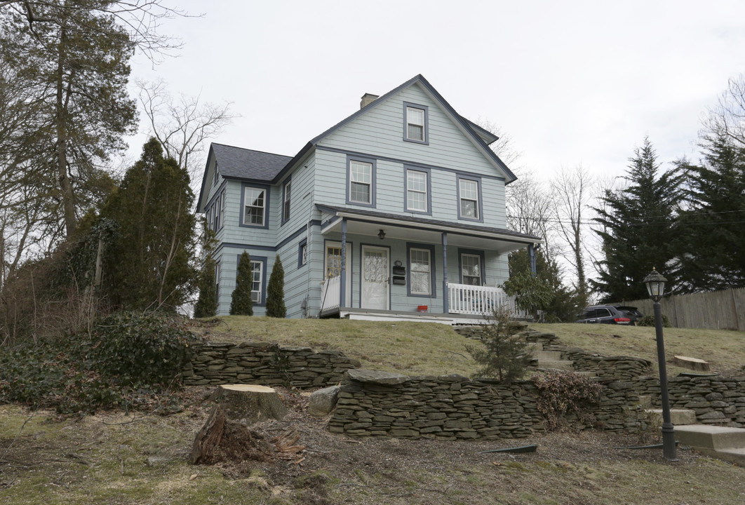 108 Jackson Ave in Huntington, NY - Building Photo