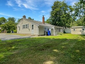 12 Ashby Rd in Bedford, MA - Building Photo - Building Photo