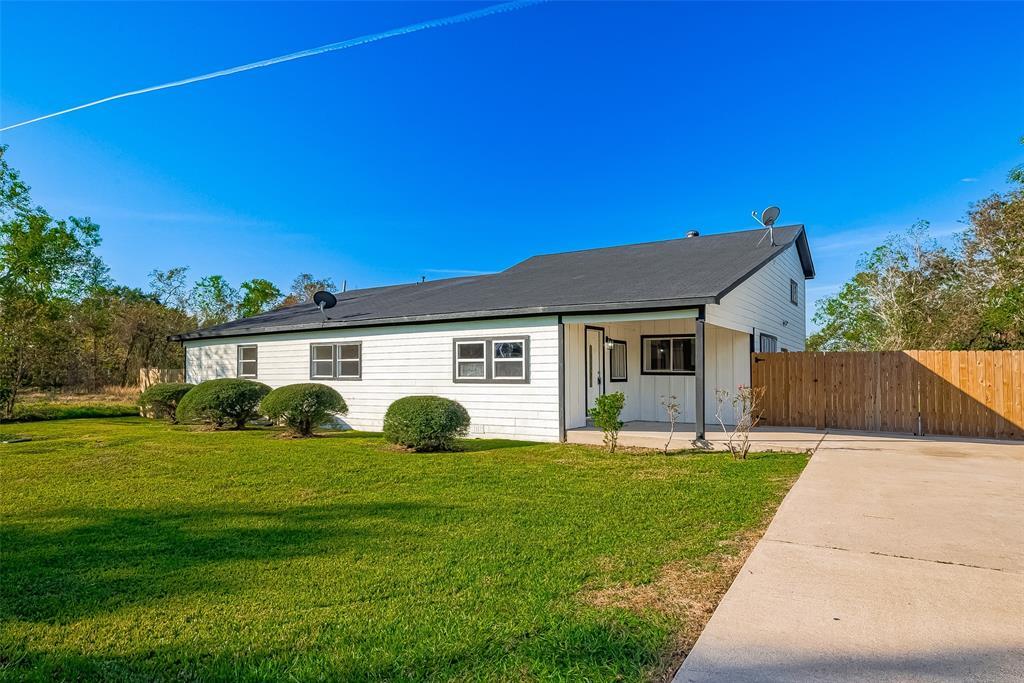 4104 Scenic Dr in Dickinson, TX - Building Photo