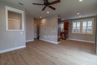 2550 Plymouth Oaks Ct in Stockton, CA - Building Photo - Building Photo