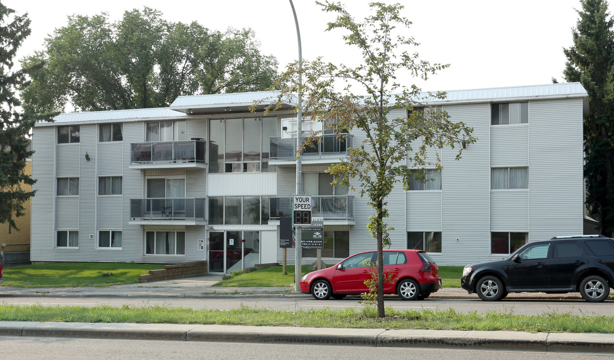 Red Lion in Edmonton, AB - Building Photo