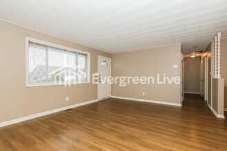 603 W Martindale Rd in Englewood, OH - Building Photo - Building Photo