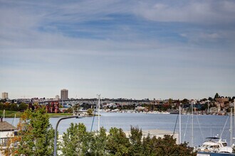 Great Priced Westlake Condo with Electric in Seattle, WA - Foto de edificio - Building Photo