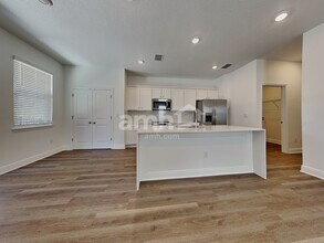 6695 Atlantic Bch Ave in Wesley Chapel, FL - Foto de edificio - Building Photo