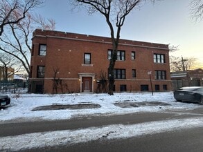 2437 W North Shore Ave in Chicago, IL - Building Photo - Building Photo