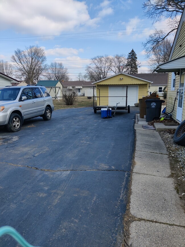 5109 Meadow Ln in Fort Wayne, IN - Building Photo - Building Photo