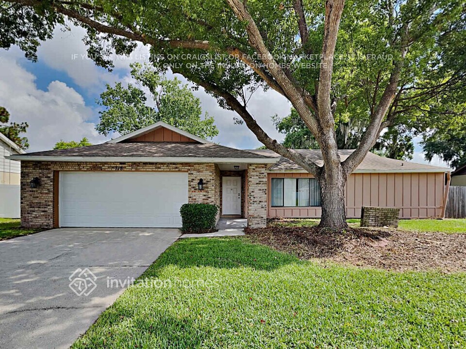 718 Fortuna Dr in Brandon, FL - Building Photo