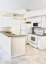 151 SW Palm Dr, Unit 203 in Port St. Lucie, FL - Building Photo