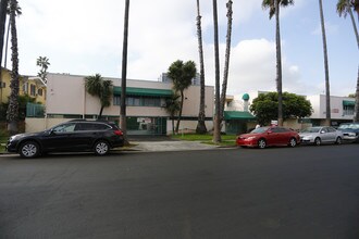 5916 Carlton Way in Los Angeles, CA - Foto de edificio - Building Photo