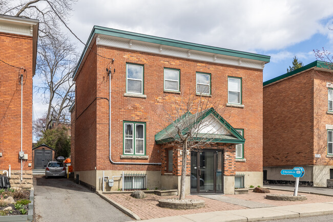 241 Russell Av in Ottawa, ON - Building Photo - Building Photo