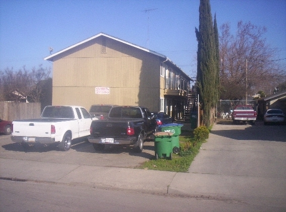 408 F St in Waterford, CA - Foto de edificio