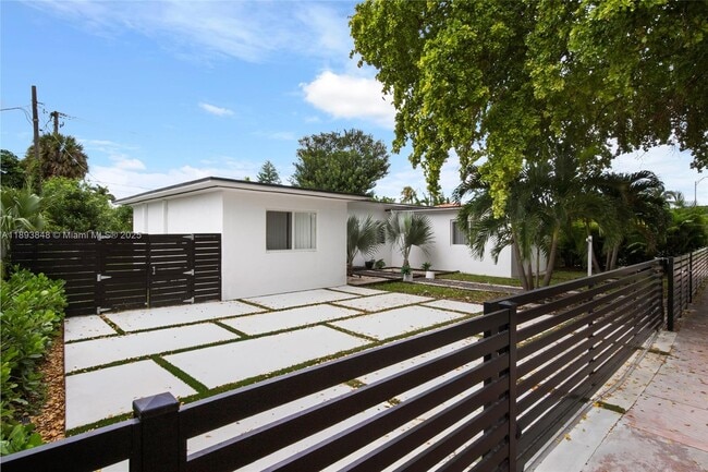 property at 1581 Normandy Dr