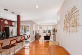 99 W Circular St, Unit SI ID1388803P in Saratoga Springs, NY - Building Photo - Building Photo